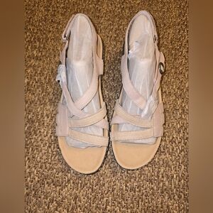 Clarks Women's Tan Strappy Sandals